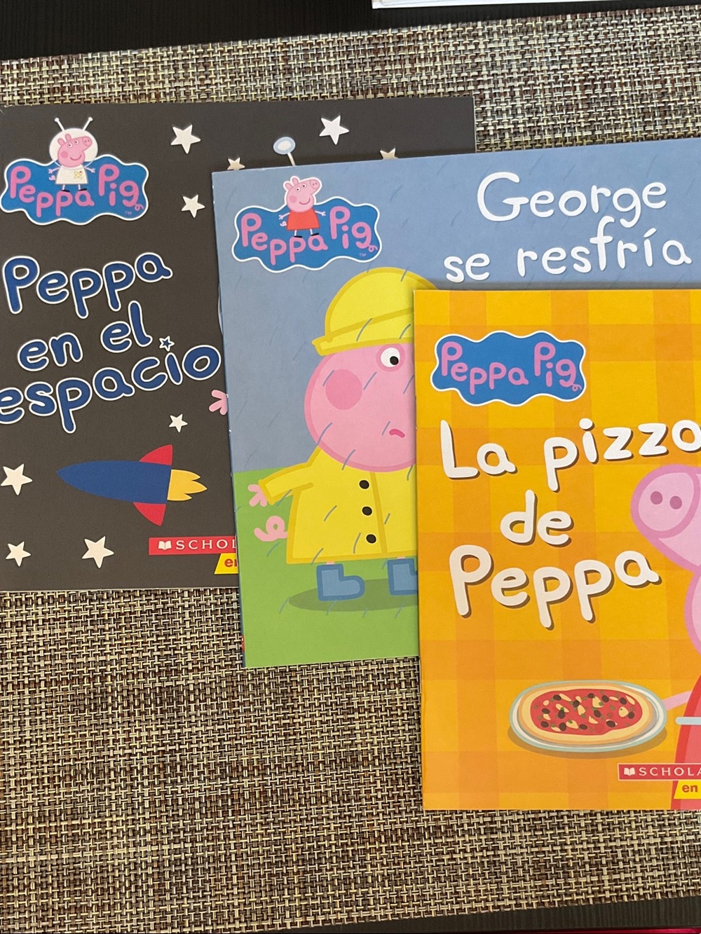 3 Peppa Pig Spanish books NWT